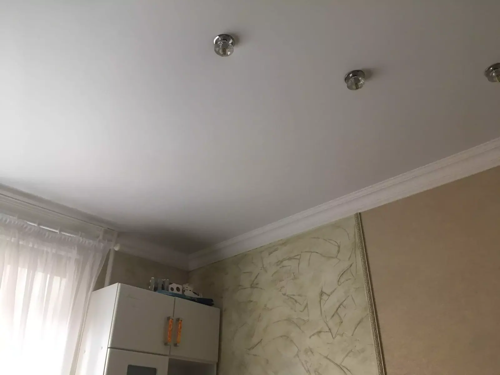 Матовый натяжной потолок в квартиру — Гурзуф, улица Гагарина, 15, фото 3
